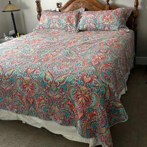King reversible bedspread/coverlet with king pillow shams